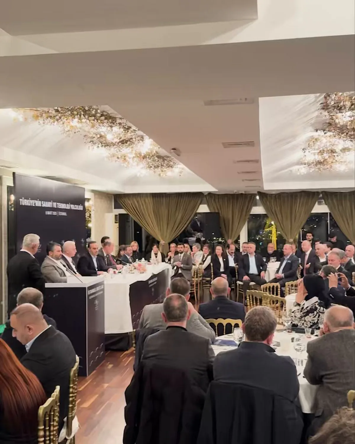 Sanayi ve Teknoloji Bakanı Mehmet Fatih KACIR, İstanbul'da "Sanayi ve Teknoloji Yolculuğu" Konulu Sahur Programına Katıldı Sanayi ve Teknoloji Bakanı Mehmet Fatih KACIR, İstanbul'da "Sanayi ve Teknoloji Yolculuğu" Konulu Sahur Programına Katıldı