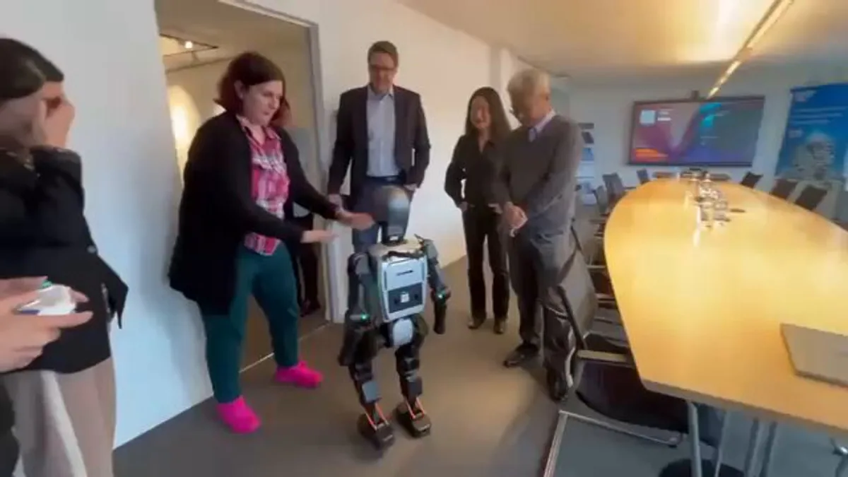 Çin Dışişleri Bakanlığı Sözcüsü'nden Robot Teknolojisi Hakkında Açıklama Çin Dışişleri Bakanlığı Sözcüsü'nden Robot Teknolojisi Hakkında Açıklama
