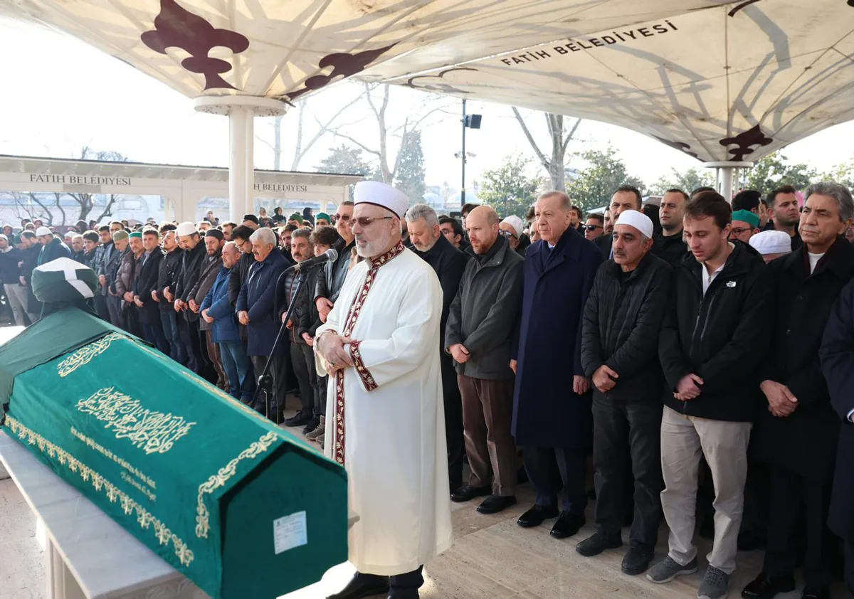 Cumhurbaşkanı Erdoğan, Bereketzade Camii Emekli İmam Hatiplerinden Kasım Yağcıoğlu'nun Cenaze Törenine Katıldı Cumhurbaşkanı Erdoğan, Bereketzade Camii Emekli İmam Hatiplerinden Kasım Yağcıoğlu'nun Cenaze Törenine Katıldı