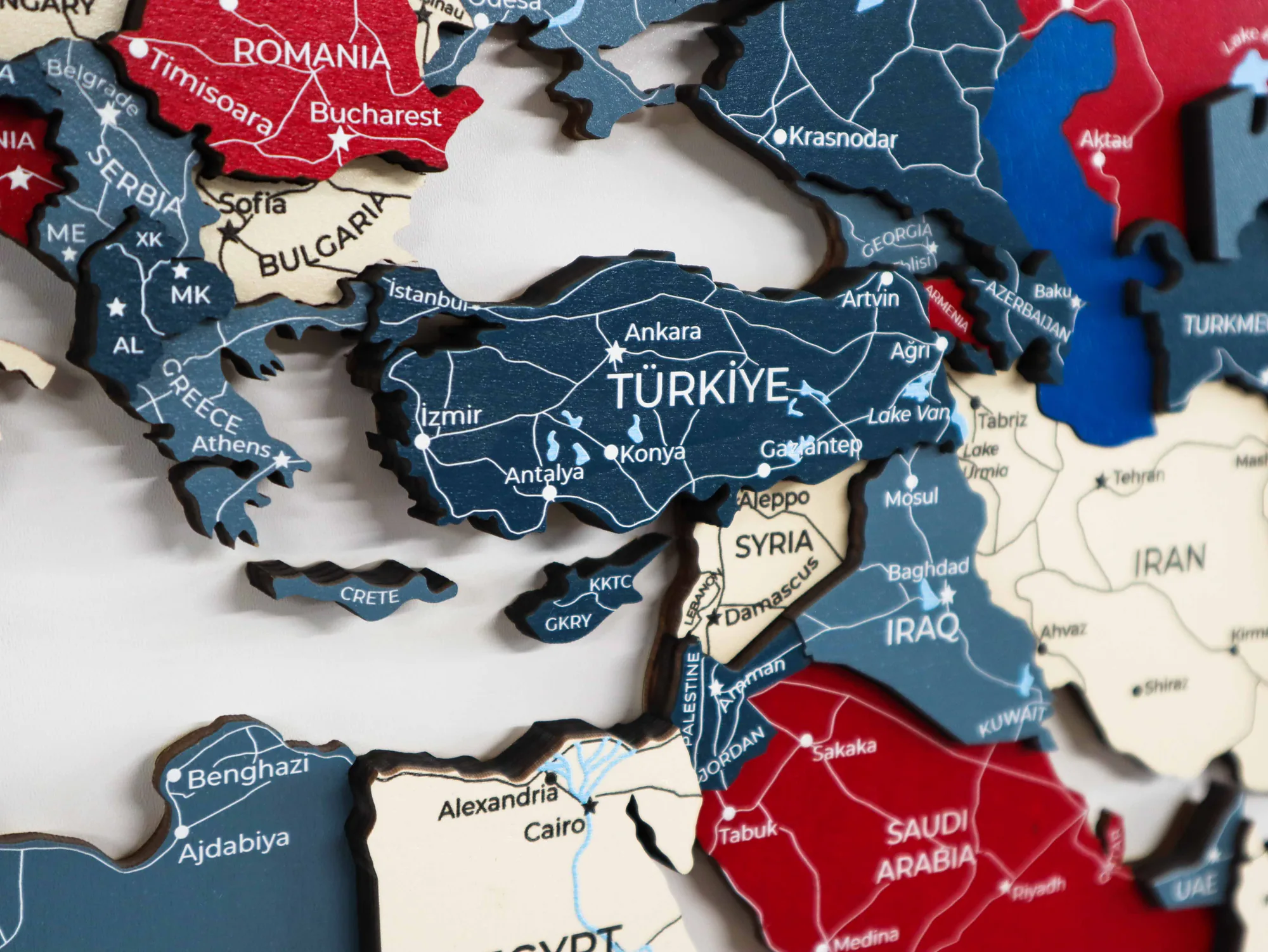 Dünya Siyasetinde Yeni Dönem: Trump Dönüşü, İran Gerilimi ve İngiltere'de Liderlik Değişimi Dünya Siyasetinde Yeni Dönem: Trump Dönüşü, İran Gerilimi ve İngiltere'de Liderlik Değişimi