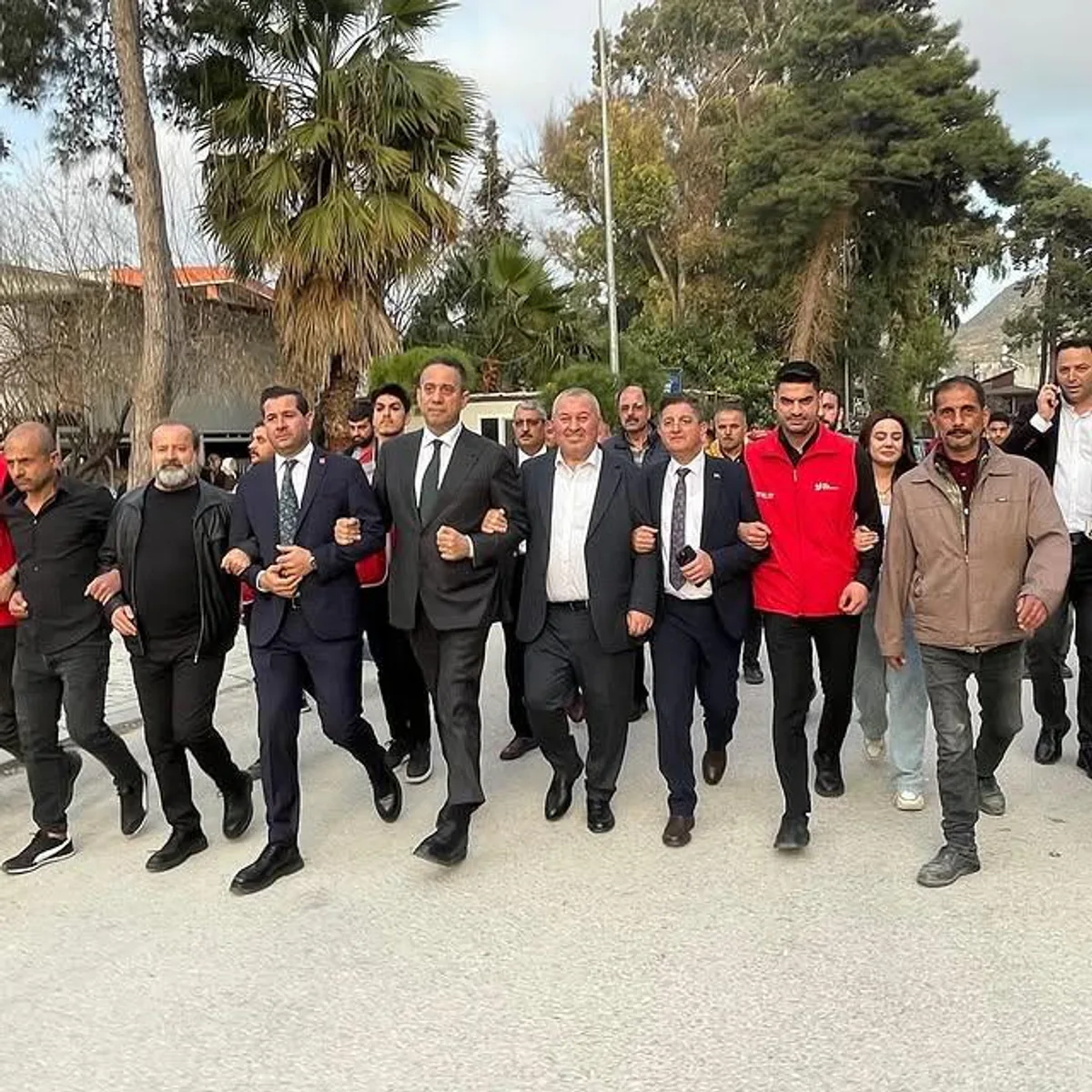 Demokrat Parti Genel Başkan Yardımcısı Cemal Enginyurt, Suriyeli Alevilere Destek İçin Hatay'da Protesto Etti Demokrat Parti Genel Başkan Yardımcısı Cemal Enginyurt, Suriyeli Alevilere Destek İçin Hatay'da Protesto Etti