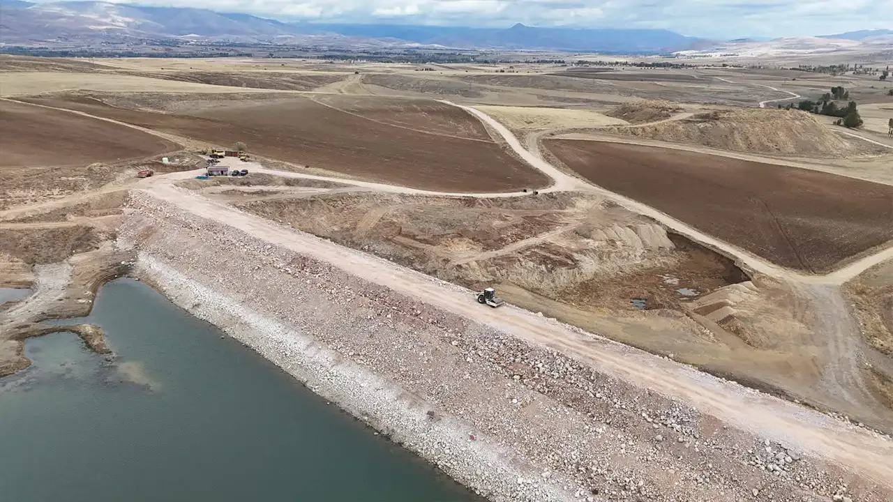 Bayburt'ta Taşkın Koruma Tesisleri Yenileniyor: DSİ'den Dev İhale Bayburt'ta Taşkın Koruma Tesisleri Yenileniyor: DSİ'den Dev İhale