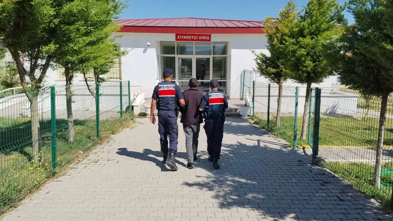Yozgat'ta Jandarma Operasyonu: Aranan İki Hükümlü Yakalandı Yozgat'ta Jandarma Operasyonu: Aranan İki Hükümlü Yakalandı