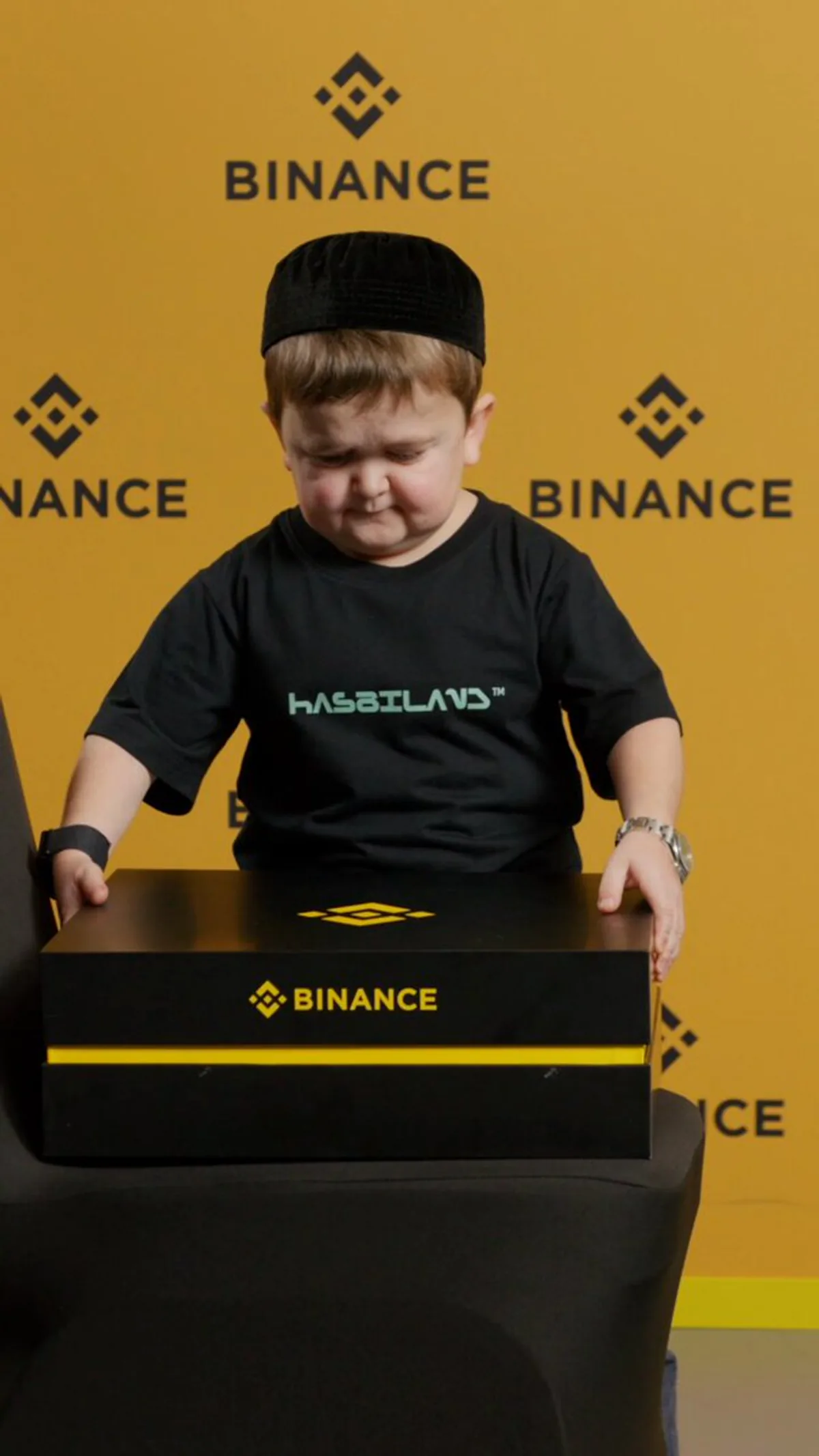 Binance, Blockchain Haftası'nda Swag Unboxingu Yaptı Binance, Blockchain Haftası'nda Swag Unboxingu Yaptı