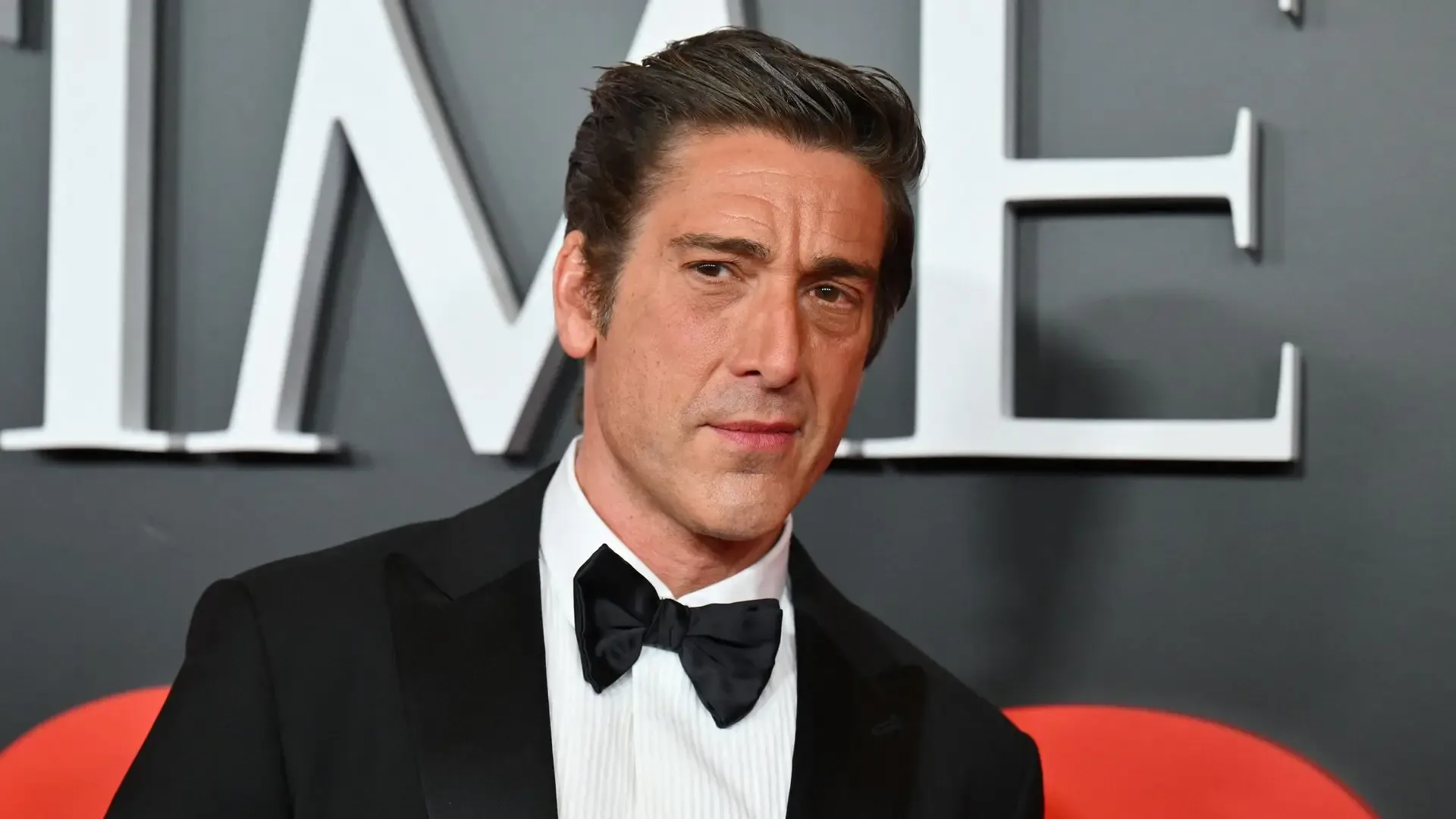 David Muir İtalya Tatili Sonrası New York'ta Göz Atışları Çekti David Muir İtalya Tatili Sonrası New York'ta Göz Atışları Çekti