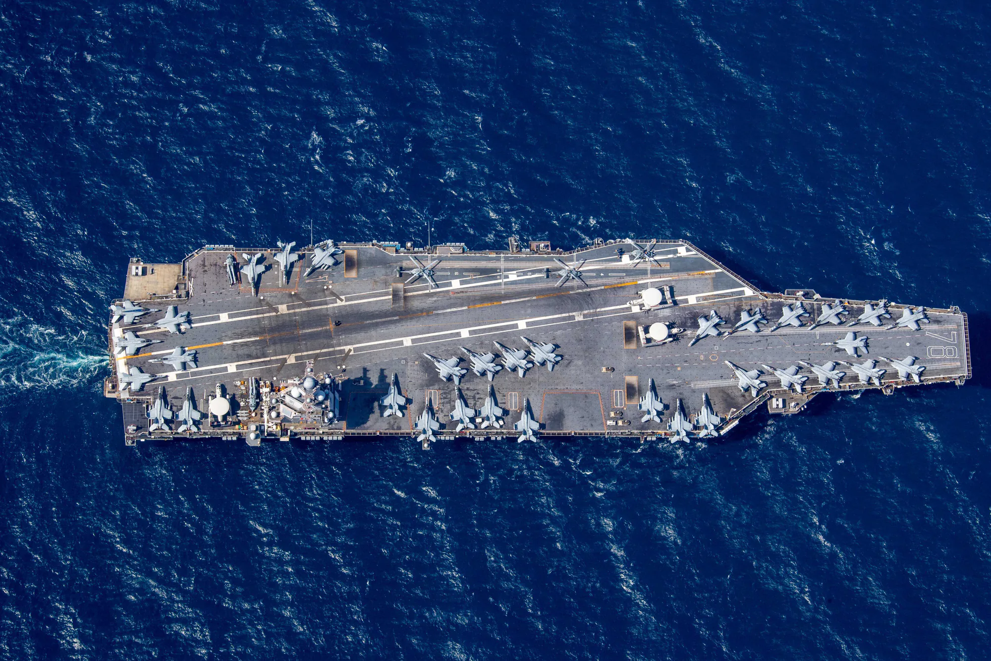 Denizlerdeki Yüzen Kaleler: Carrier Strike Group Nedir? Denizlerdeki Yüzen Kaleler: Carrier Strike Group Nedir?