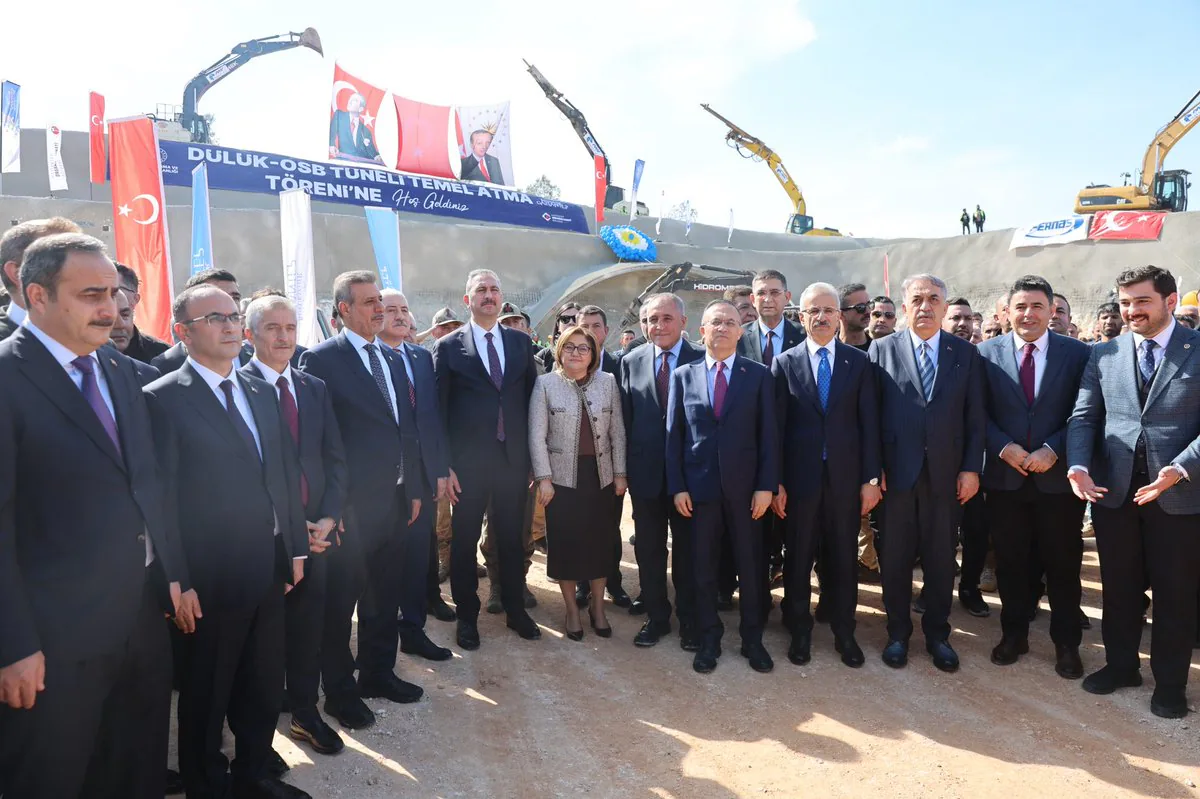Düllük OSB Tüneli İnşaatına Başlandı: Bakan Uraloğlu Törene Katıldı Düllük OSB Tüneli İnşaatına Başlandı: Bakan Uraloğlu Törene Katıldı