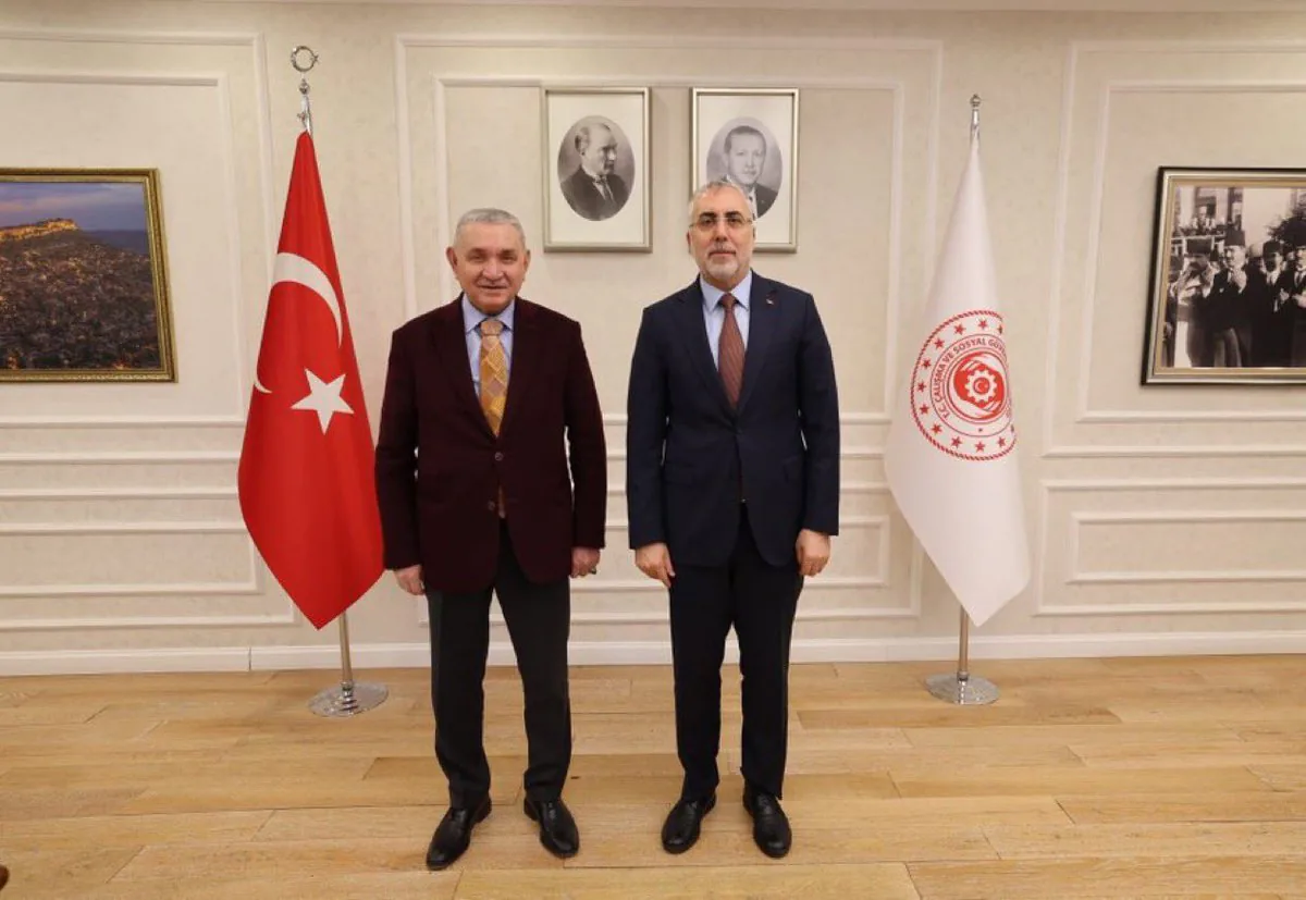 Sendika Temsilcisi, Çalışma ve Sosyal Güvenlik Bakanı ile Bir Araya Geldi Sendika Temsilcisi, Çalışma ve Sosyal Güvenlik Bakanı ile Bir Araya Geldi