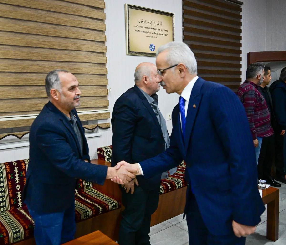 Ulaştırma Bakanı Uraloğlu, Eski Şehitkamil Kadın Kolları Başkanı Hülya Yıldız'ın Vefatıyla İlgili Taziye Ziyareti Gerçekleştirdi Ulaştırma Bakanı Uraloğlu, Eski Şehitkamil Kadın Kolları Başkanı Hülya Yıldız'ın Vefatıyla İlgili Taziye Ziyareti Gerçekleştirdi