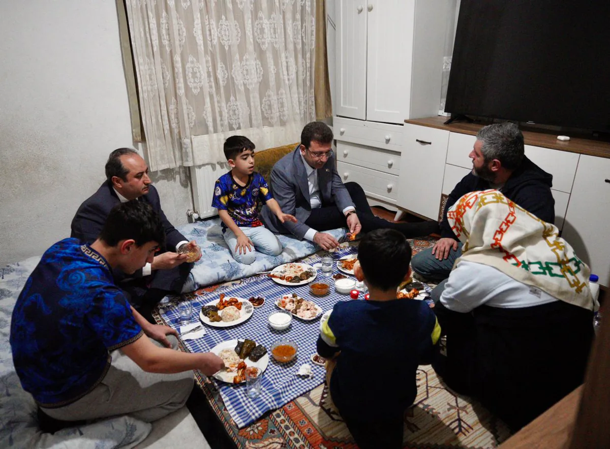 İmamoğlu, Ümraniye'de Örs Ailesi ile İftar Yaptı İmamoğlu, Ümraniye'de Örs Ailesi ile İftar Yaptı