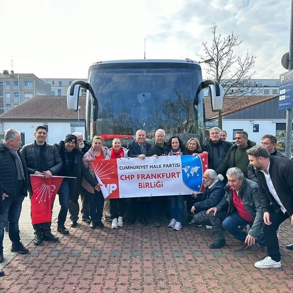 CHP Delegasyonu, Frankfurt'ta Toplumsal Duyarlılığı Artırmayı Hedefliyor CHP Delegasyonu, Frankfurt'ta Toplumsal Duyarlılığı Artırmayı Hedefliyor