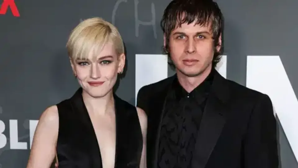 Julia Garner ve Mark Foster Ayrıldı: 6 Yıllık Evlilik Sona Erdi görseli