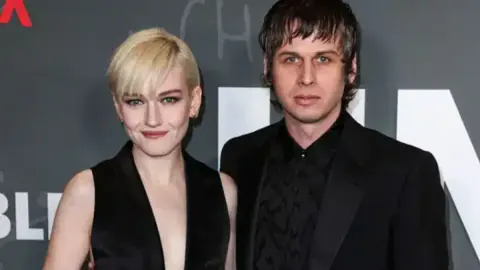 Julia Garner ve Mark Foster Ayrıldı: 6 Yıllık Evlilik Sona Erdi