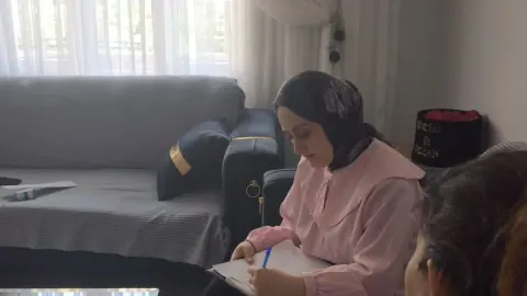 Uludere'de Gebe Ziyaretleri: Anne ve Bebek Sağlığı Evine Taşındı Uludere'de Gebe Ziyaretleri: Anne ve Bebek Sağlığı Evine Taşındı