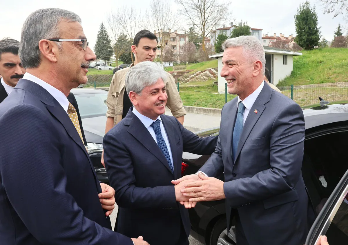 Ticaret Bakanı Bolat, Sakarya'da Valiliğe Ziyarette Bulundu Ticaret Bakanı Bolat, Sakarya'da Valiliğe Ziyarette Bulundu