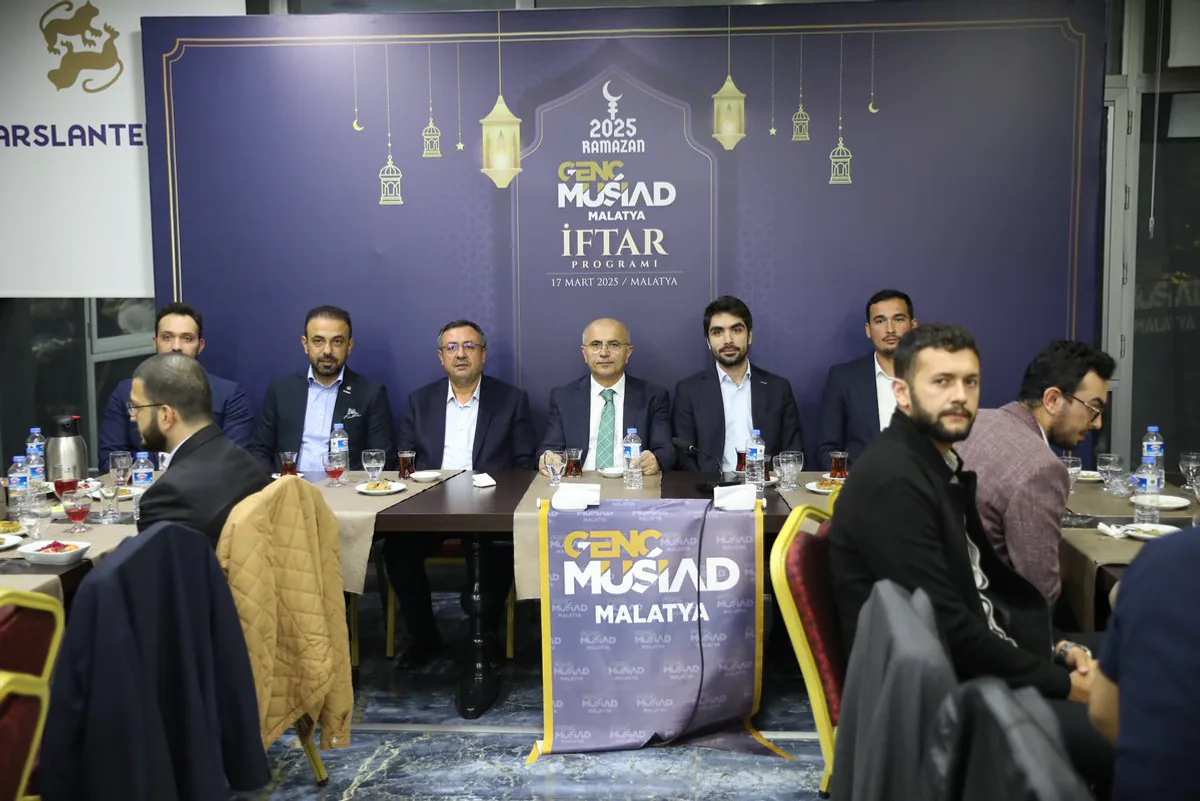Genç MÜSİAD, Malatya'da İftar Programı Düzenledi ve Önceki Dönem Başkanını Ziyaret Etti Genç MÜSİAD, Malatya'da İftar Programı Düzenledi ve Önceki Dönem Başkanını Ziyaret Etti