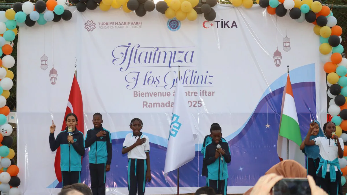 TİKA, Nijer'de Yetim Çocuklarla İftar Programı Düzenledi TİKA, Nijer'de Yetim Çocuklarla İftar Programı Düzenledi