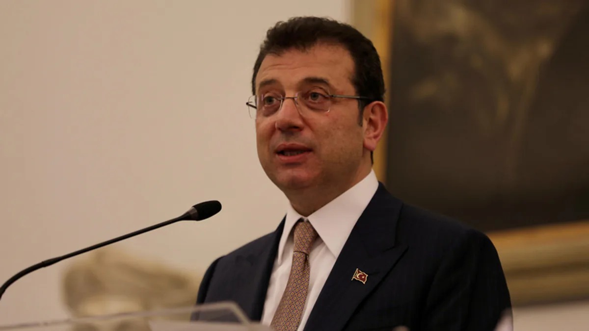 Ekrem İmamoğlu İftar Sofrasından Halkına Seslendi Ekrem İmamoğlu İftar Sofrasından Halkına Seslendi