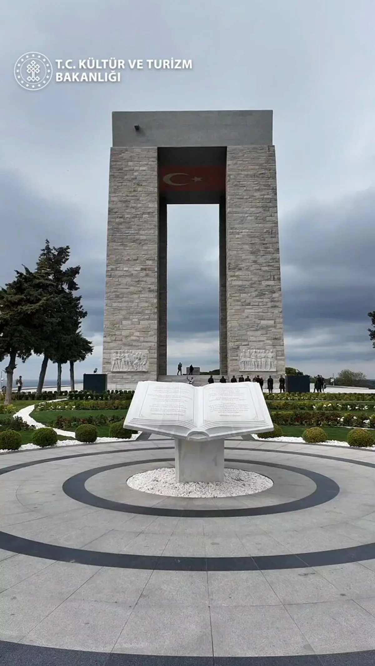 Çanakkale Zaferi'nin 110. Yılı Etkinliklerinde Törene Katılım Çanakkale Zaferi'nin 110. Yılı Etkinliklerinde Törene Katılım