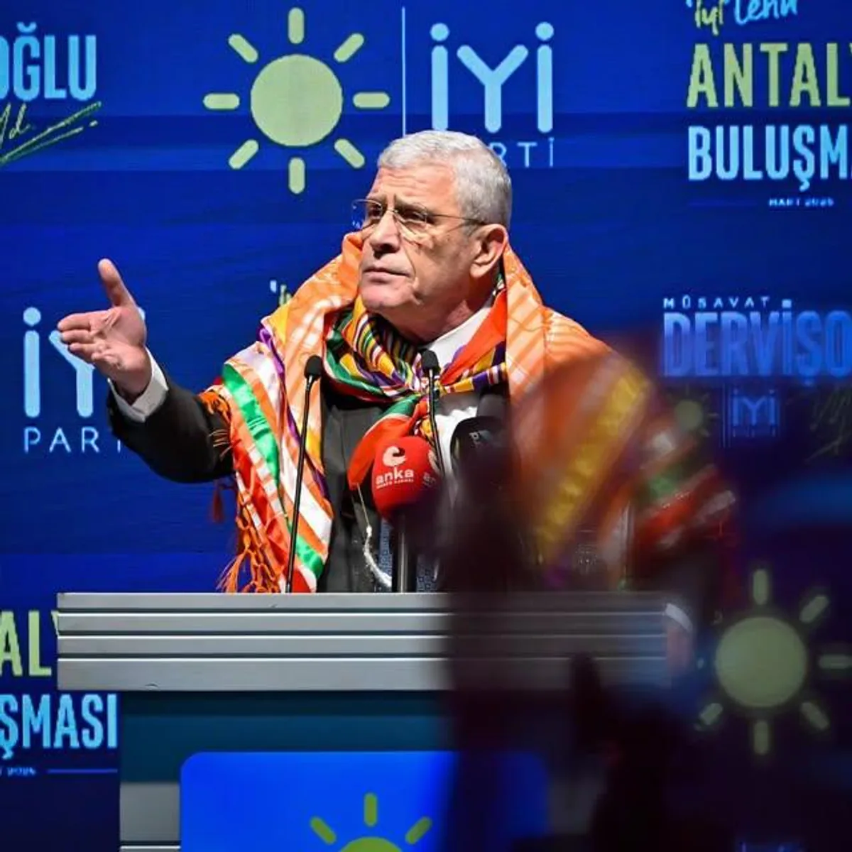 İYİ Parti Genel Başkanı Dervişoğlu, Antalya'da İftar Programına Katıldı İYİ Parti Genel Başkanı Dervişoğlu, Antalya'da İftar Programına Katıldı
