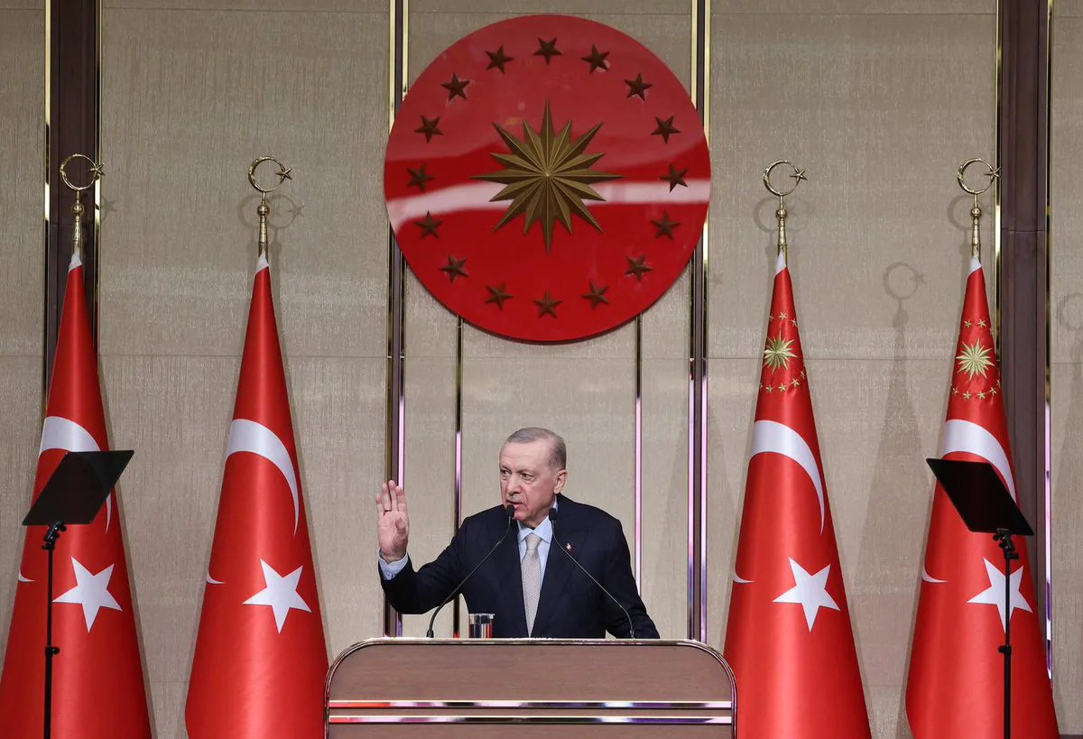 Cumhurbaşkanı Erdoğan ve Fuat Oktay, Emekçilerle İftar Yemeğinde Buluştu Cumhurbaşkanı Erdoğan ve Fuat Oktay, Emekçilerle İftar Yemeğinde Buluştu