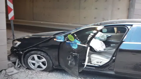 Malatya'da El Frenini Unutan Sürücü Tünel Girişine Çarptı: Bebek Yaralandı
