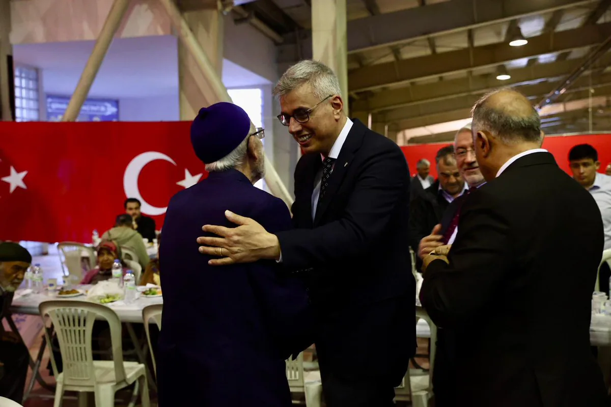 Çorum'da Vefa İftarı: Prof. Dr. Kemal Memişoğlu Dava Arkadaşlarıyla Bir Araya Geldi Çorum'da Vefa İftarı: Prof. Dr. Kemal Memişoğlu Dava Arkadaşlarıyla Bir Araya Geldi