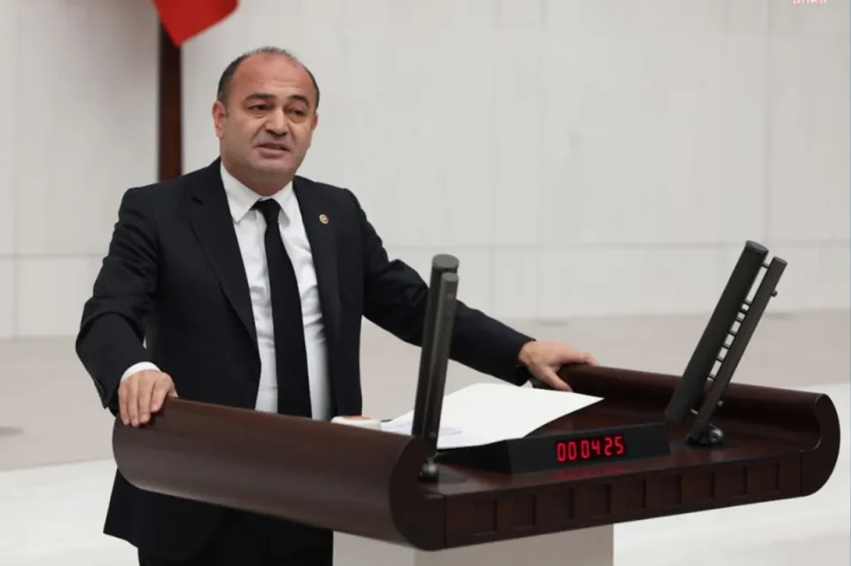 Özgür Karabat'tan Borsa İstanbul'a Sert Eleştiri: '30 Bin Kişi, 7 Milyonun Kaderiyle Oynuyor' görseli