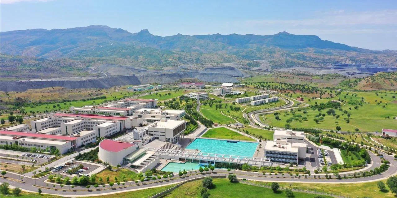 Şırnak'ta Sanat Rüzgarı: 'Firavunla Yüzyüze' Sahne Alıyor Şırnak'ta Sanat Rüzgarı: 'Firavunla Yüzyüze' Sahne Alıyor