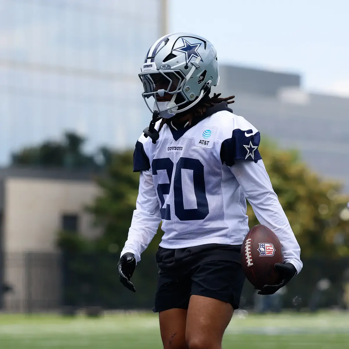 Cowboys koşusu Malik Davis kalça sakatlığıyla araçla sahadan alındı, Stephen Jones: "Ciddi bir sakatlık" Cowboys koşusu Malik Davis kalça sakatlığıyla araçla sahadan alındı, Stephen Jones: "Ciddi bir sakatlık"