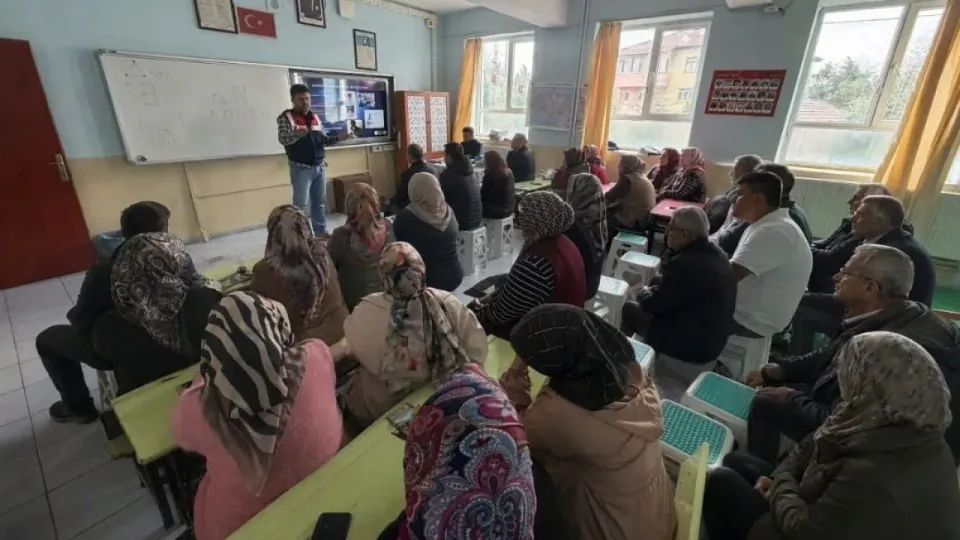 Konya Jandarması 'İlk Kale Aile' Projesiyle Bağımlılık Eğitimi Verdi görseli