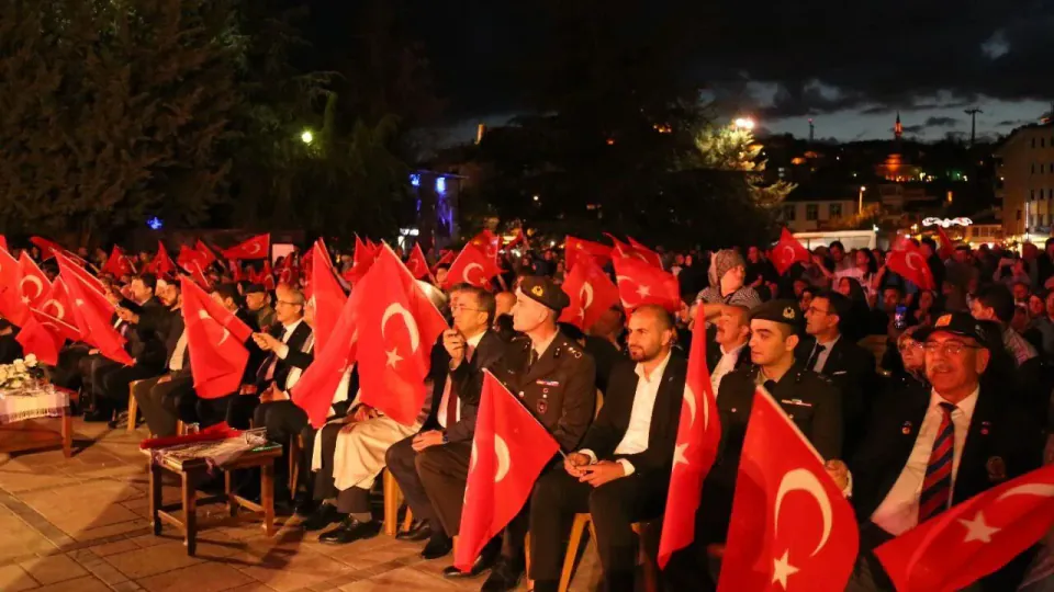 Kastamonu'da 15 Temmuz'un 10. Yılında Duygusal Anlar: Selalar Meydanı Sardı görseli