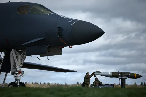 ABD, İngiltere'den B-1 bombardıman uçaklarını çekti: İran bağlantlı saldırı planı iddiası
