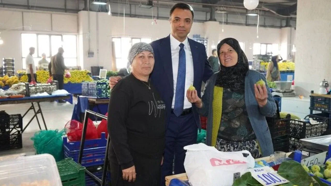 Bilecik Söğüt Kaymakamı Yayabaşı Perşembe Pazarı'nda esnaf ve vatandaşlarla görüştü Bilecik Söğüt Kaymakamı Yayabaşı Perşembe Pazarı'nda esnaf ve vatandaşlarla görüştü