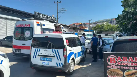 Kütahya Sanayi Sitesi'nde bıçaklı saldırı: 24 yaşındaki genç yaralandı Kütahya Sanayi Sitesi'nde bıçaklı saldırı: 24 yaşındaki genç yaralandı