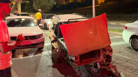 Siirt-Kurtalan karayolunda zincirleme çarpışma: 4 araç birbirine girdi, 2 yaralı