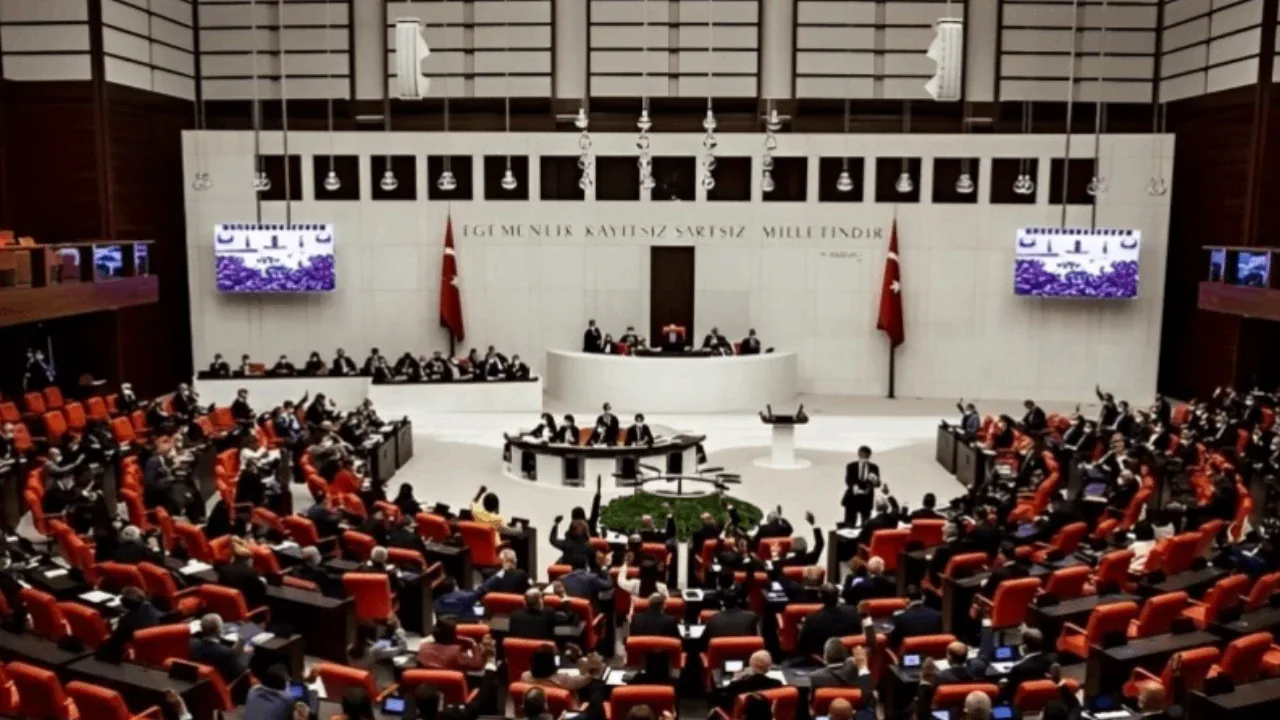 CHP'de Dokunulmazlık ve Yeni Parti Hareketliliği: Hedefteki İsimler Kimler? CHP'de Dokunulmazlık ve Yeni Parti Hareketliliği: Hedefteki İsimler Kimler?