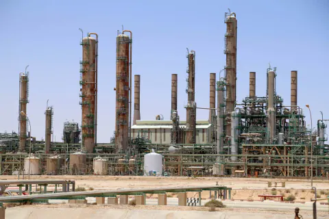 Libya Al-Zawiya Petrol Rafinerisinde Drone Saldırısı: Naphtha Sızıntısı