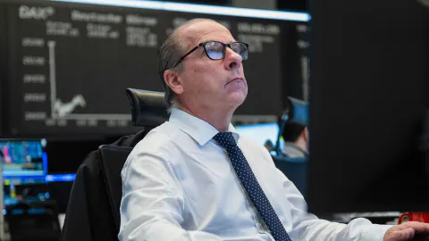 EZB Faiz Kararı Saat 14:15'te: DAX 25.586'da Sabit, Petrol 100 Dolar Üstünde Tutundu