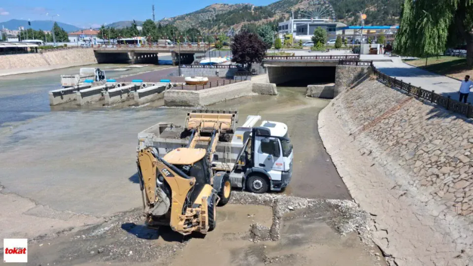 Tokat'ta Yeşilırmak'ta Dev Temizlik: Sel Sonrası Birikintiler Kaldırılıyor görseli