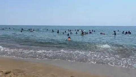 Adana'da Çocuk Evleri'ndeki Miniklere Deniz Kampı Sürprizi