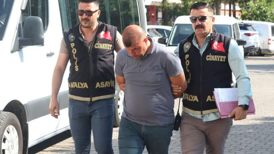 Antalya'da Eğitimci Çifte Cinayet: Tayin ve Para Kavgası Kanla Bitti görseli