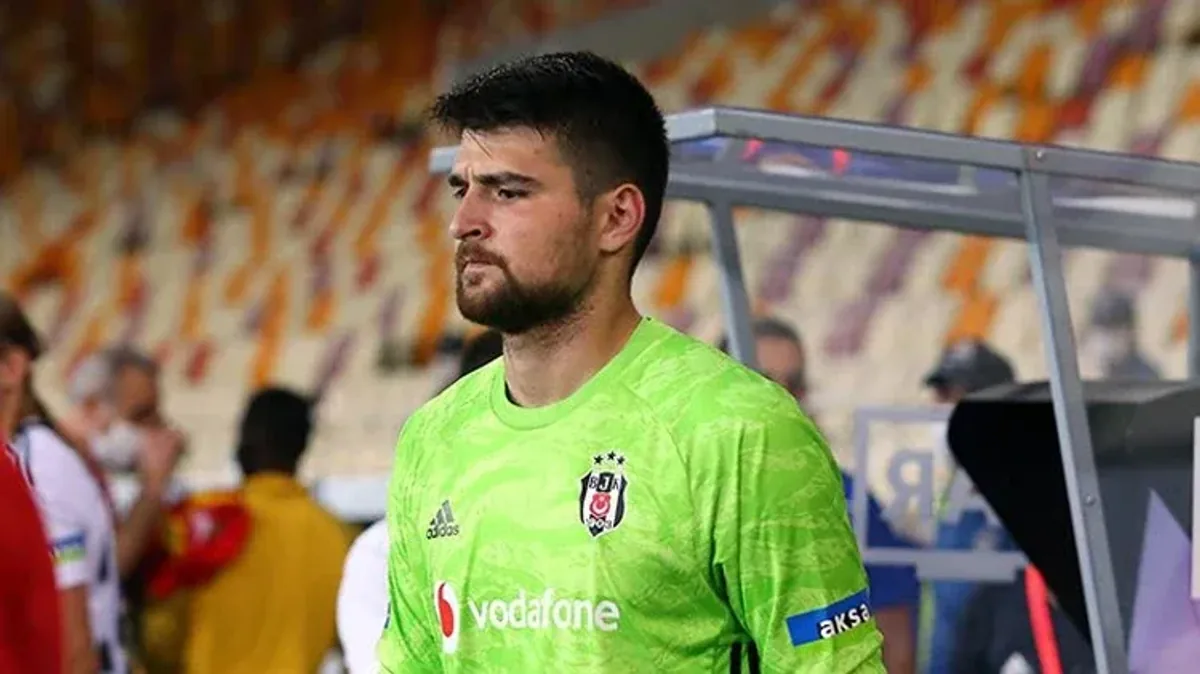 Beşiktaş'ta Ersin Destanoğlu Belirsizliği: Genç Kaleci Avrupa'ya mı Gidiyor? Beşiktaş'ta Ersin Destanoğlu Belirsizliği: Genç Kaleci Avrupa'ya mı Gidiyor?