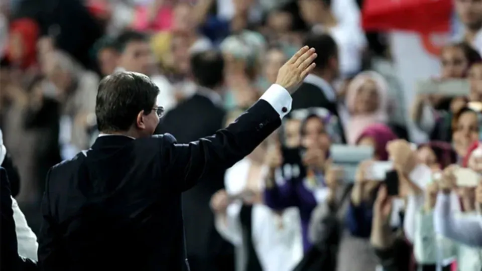 Türkiye Siyasi Gündeminde Yeni Dönem: Ahmet Davutoğlu Siyaseti Bırakıyor görseli
