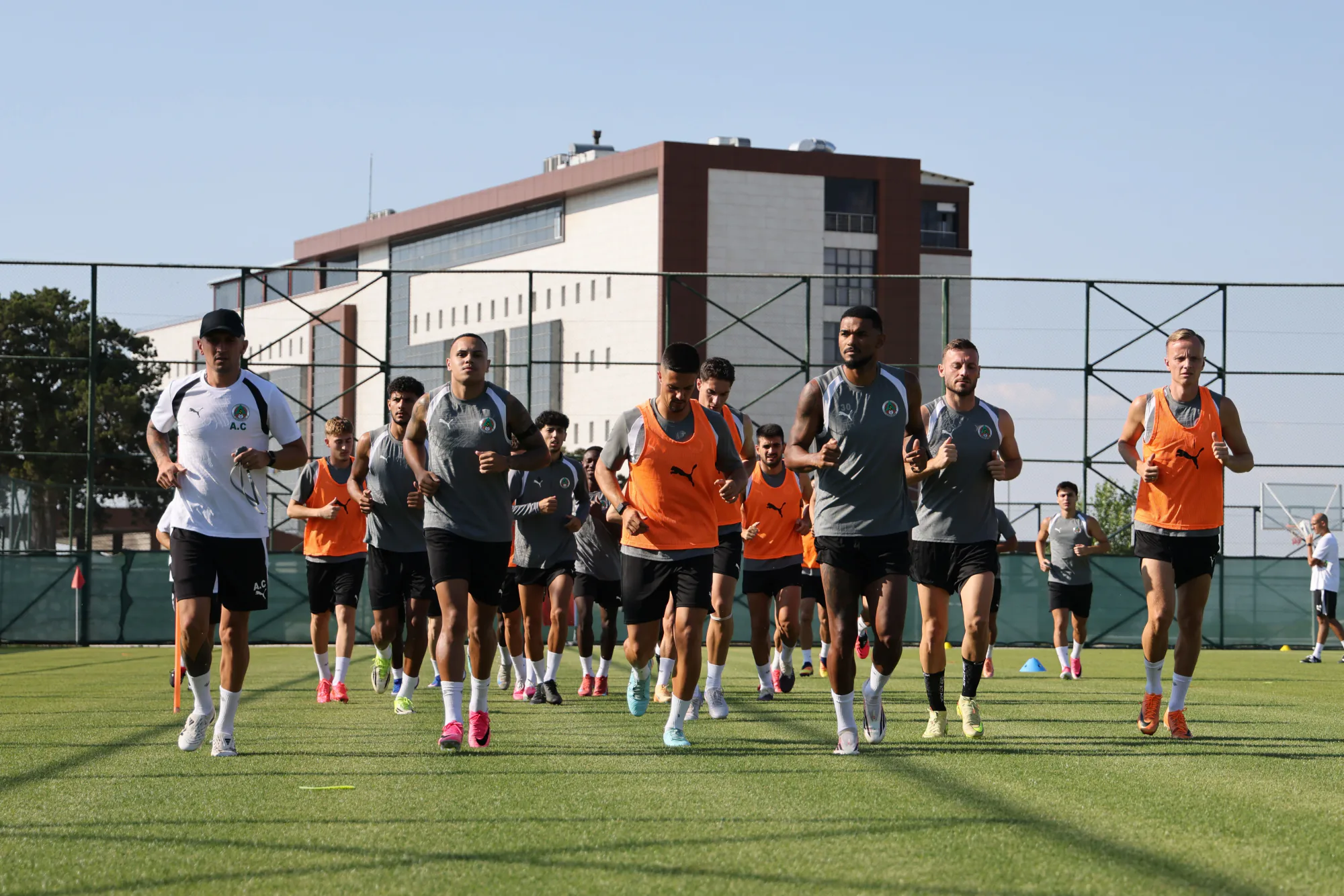 Alanyaspor Yeni Sezon Hazırlıkları İçin Burdur Kampına Girdi Alanyaspor Yeni Sezon Hazırlıkları İçin Burdur Kampına Girdi