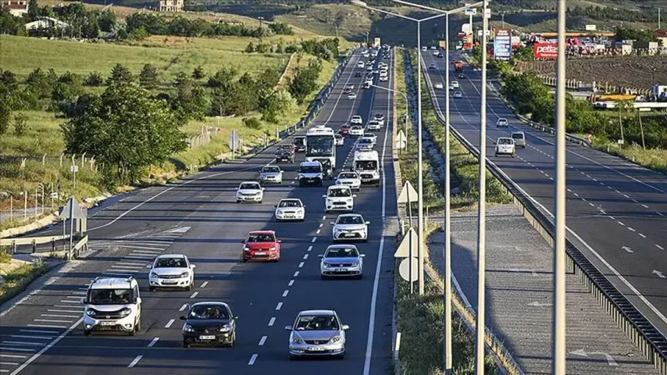 16 Temmuz İşe Dönüş Trafiği: Şehir Girişlerinde Yoğunluk Bekleniyor görseli