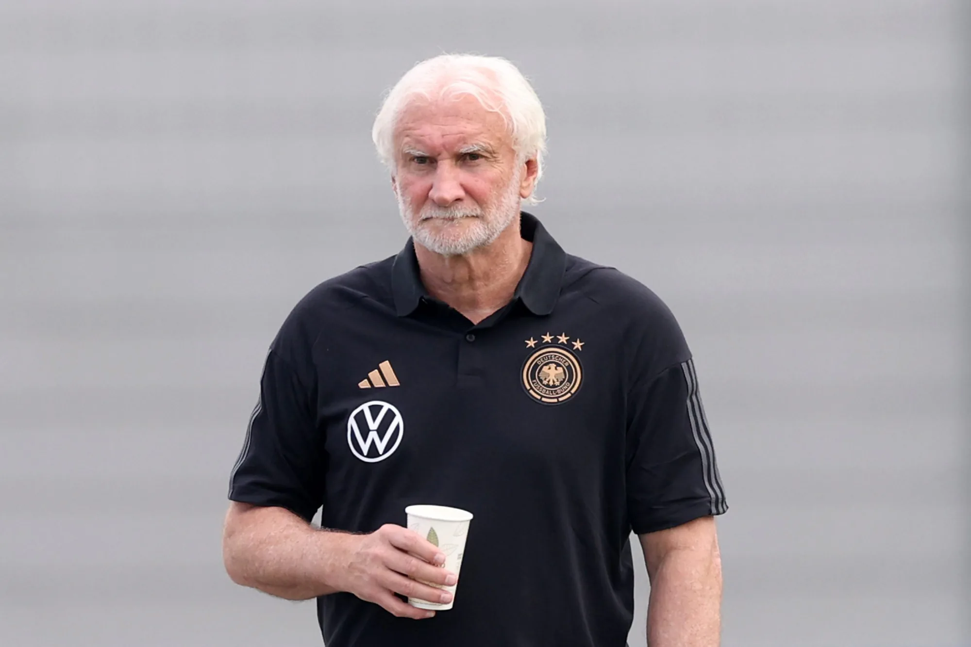 Almanya'da Yönetimsel İstikrar: Rudi Völler Görevine Devam Ediyor Almanya'da Yönetimsel İstikrar: Rudi Völler Görevine Devam Ediyor