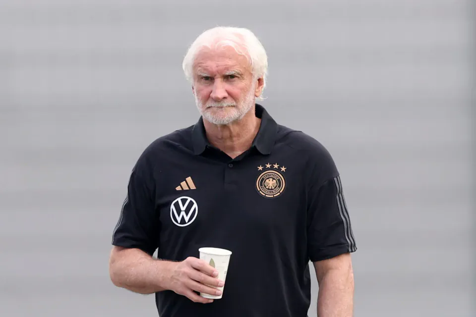 Almanya'da Yönetimsel İstikrar: Rudi Völler Görevine Devam Ediyor görseli