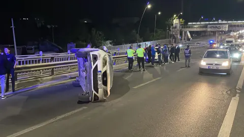 Trafik Kazasında Araç Fener Gibi Devrildi: Sürücü Hastanede