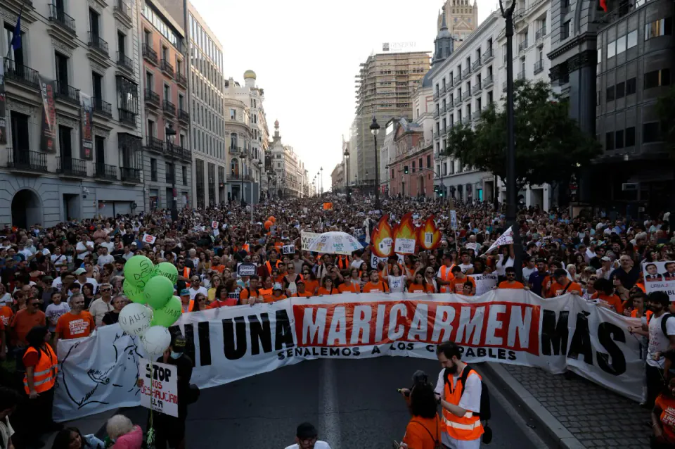 Madrid'de 87 Yaşındaki Maricarmen'in Tahliyesi: Binler Sokakta, 'Ev İnsan Hakkıdır' Çığlığı Yükseldi görseli